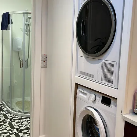 Tig Fuchia Apartament