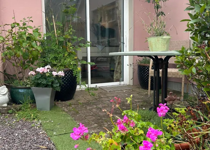 Tig Fuchia Апартаменты *